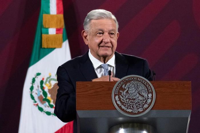 El Presidente Andrés Manuel López Obrador hizo un fuerte reclamo la mañana de este martes por la injerencia de Estados Unidos en asuntos que sólo corresponden a México y aprovechó para mandar un mensaje a Antony Blinken, Secretario de Estado del país vecino: que actualmente hay más democracia aquí que allá. 