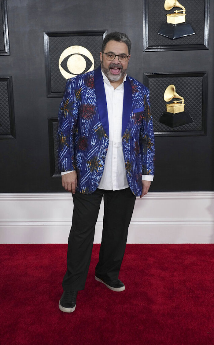 Arturo O'Farrill llega a la 65a entrega anual del Grammy el 5 de febrero de 2023 en Los Ángeles.