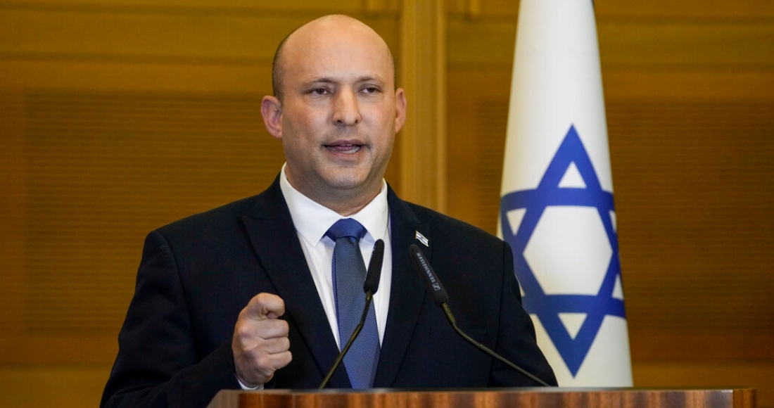 El entonces Primer Ministro de Israel, Naftali Bennett, hace una declaración en el Knesset, el parlamento israelí, en Jerusalén, el 29 de junio de 2022.