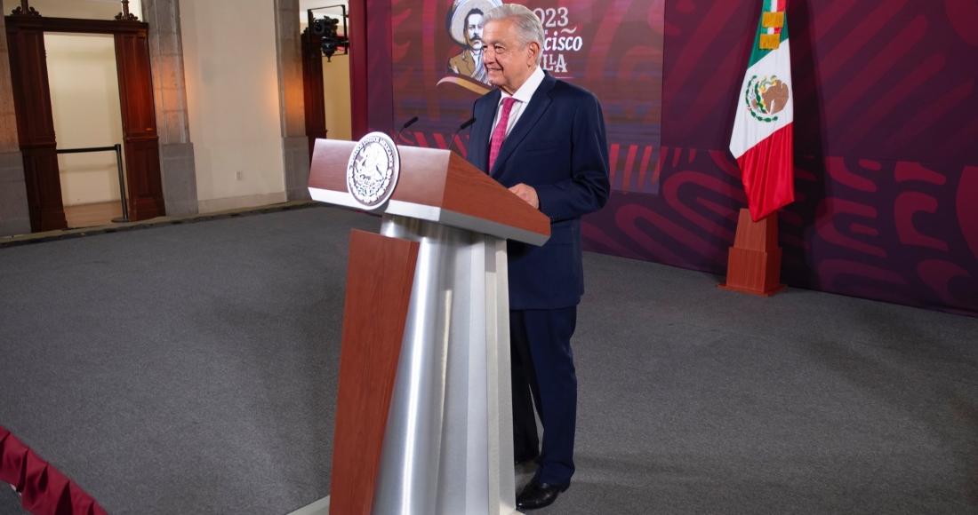 El Presidente Andrés Manuel López Obrador anunció la mañana de este miércoles que pedirá a médicas, médicos, científicas y científicos que analicen la posibilidad de sustituir el fentanilo con fines médicos por otros analgésicos, con el objetivo de prohibir su uso y combatir el tráfico ilegal de este potente opioide sintético que ha causado miles de muertes por sobredosis en Estados Unidos.