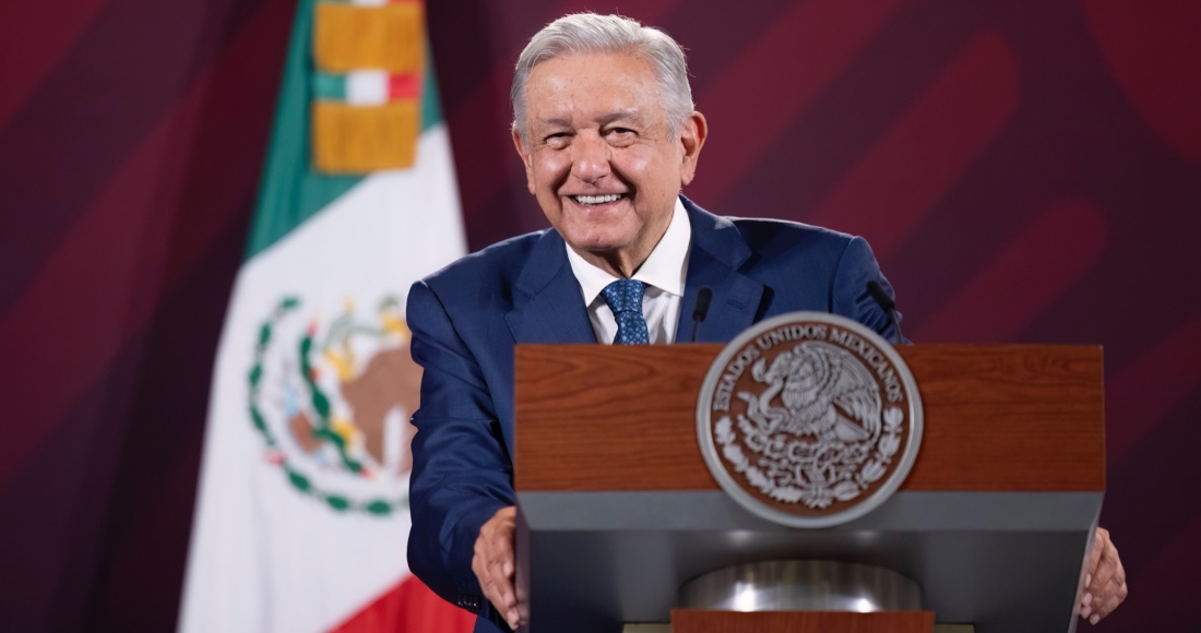 El Presidente Andrés Manuel López Obrador anunció la mañana de este lunes que si se rechaza el Plan B electoral, el cual fue suspendido el viernes pasado por el Ministro Javier Laynez Potisek, ya tiene listo un Plan C: pedir el voto masivo de la gente para mantener a la izquierda en el poder y no detener los cambios en México.