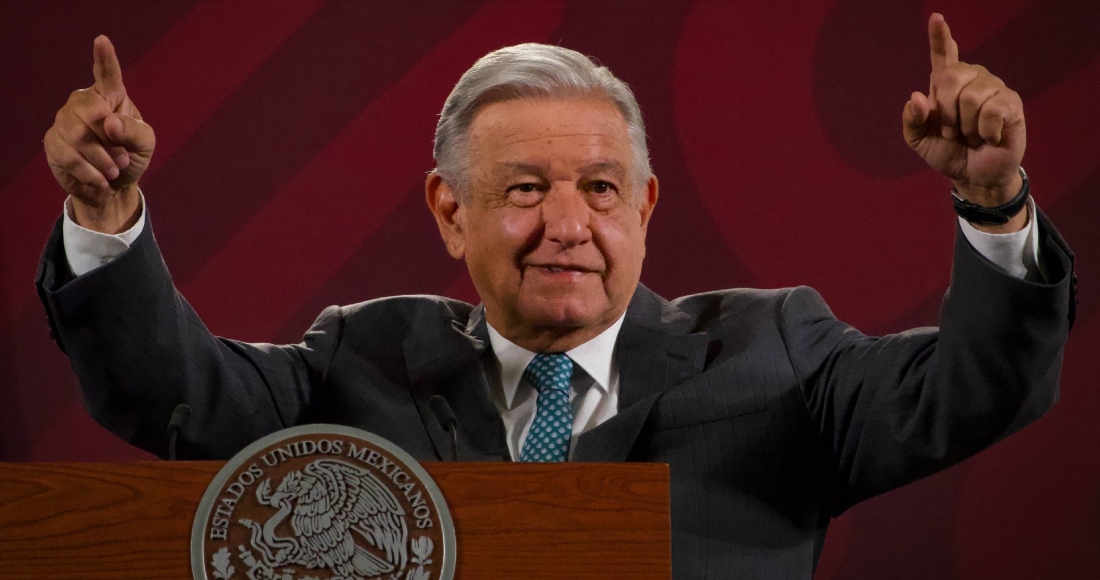 El Presidente Andrés Manuel López Obrador anunció la mañana de este lunes que si se rechaza el Plan B electoral, el cual fue suspendido el viernes pasado por el Ministro Javier Laynez Potisek, ya tiene listo un Plan C: pedir el voto masivo de la gente para mantener a la izquierda en el poder y no detener los cambios en México.