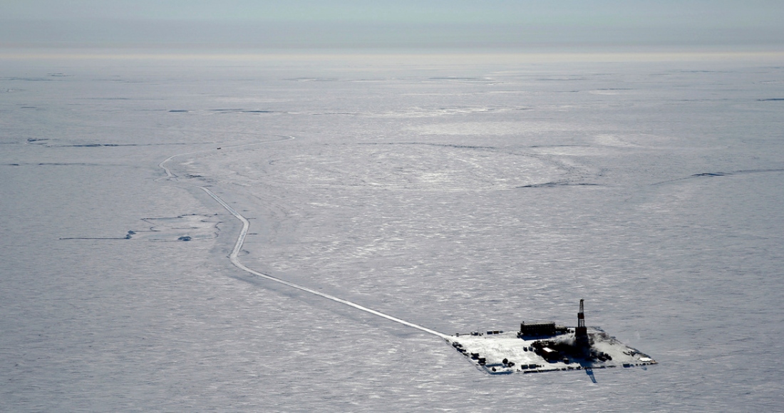 Fotografía aérea de 2019 proporcionada por ConocoPhillips de un campamento de perforación exploratoria en el sitio propuesto para el proyecto petrolero Willow en North Slope, Alaska.