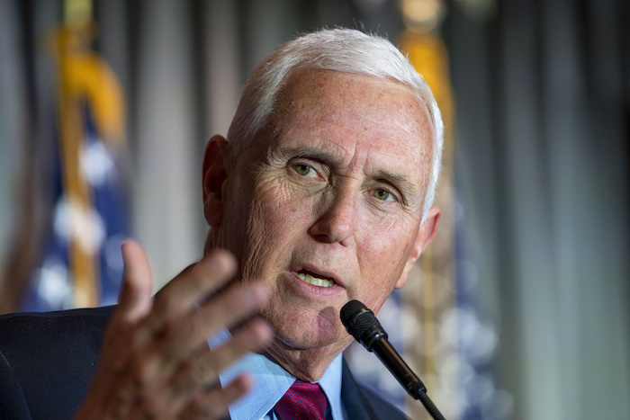 El exvicepresidente Mike Pence pronuncia un discurso durante un almuerzo del Coolidge and the American Project en el Edificio Madison de la Biblioteca del Congreso, en Washington, el 16 de febrero de 2023.