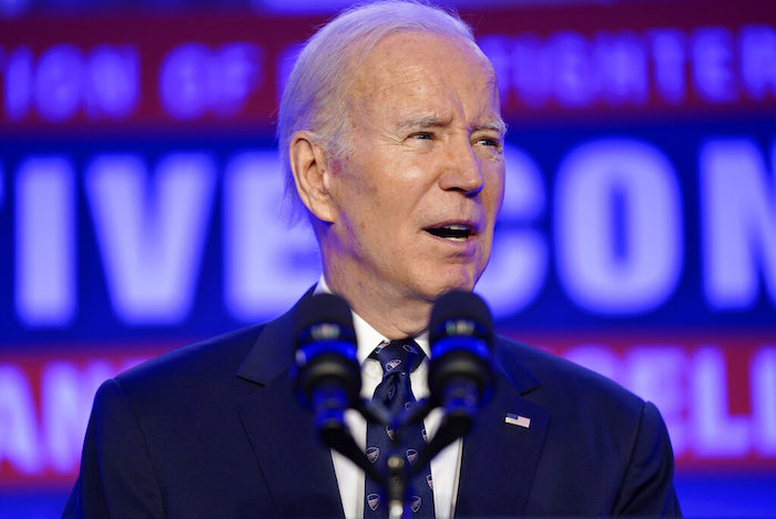 El Presidente Joe Biden pronuncia un discurso ante la Conferencia Legislativa de la Asociación Internacional de Bomberos 2023, el lunes 6 de marzo de 2023, en Washington.