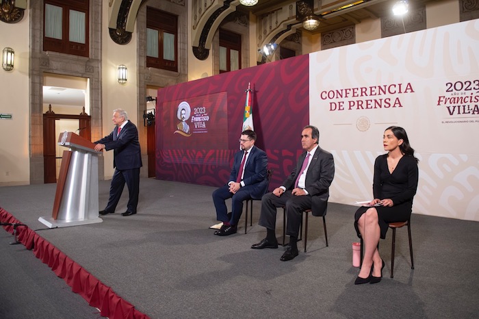 El Presidente Andrés Manuel López Obrador aseguró la mañana de este miércoles que el convenio que se suscribió ayer con Iberdrola para comprarle 13 plantas de generación de energía eléctrica garantiza que no aumente el precio de la luz y que se fortalezca a la Comisión Federal de Electricidad (CFE), quien asumirá su operación.