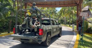 El asesinato de cuatro hombres en el destino turístico de Cancún, México, probablemente estuvo relacionado a conflictos entre organizaciones del narcotráfico, informaron el martes las autoridades.