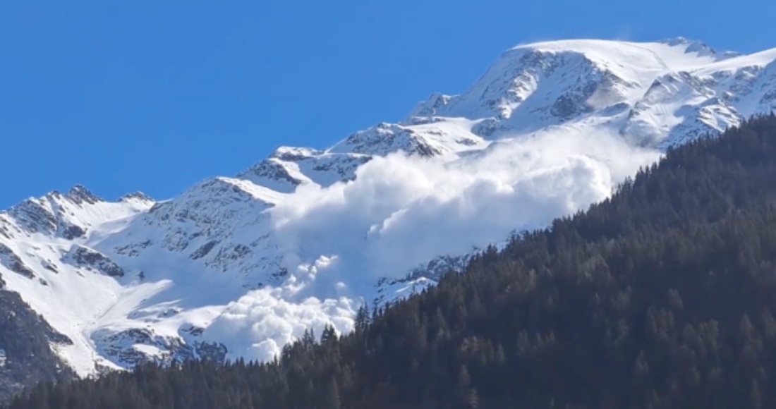 Cuatro personas han muerto y varias más han resultado heridas en una avalancha ocurrida este domingo en el glaciar de Armancette, en los Alpes franceses, según ha informado el Ministro del Interior francés, Gérald Darmanin.