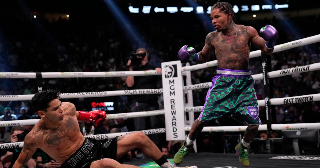 Gervonta Davis noquea a Ryan García durante un combate de pesos ligeros de boxeo el sábado 22 de abril de 2023 en Las Vegas.