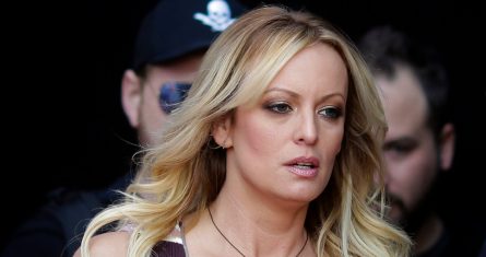 La actriz porno Stormy Daniels llega a un evento en Berlín, el 11 de octubre de 2023.