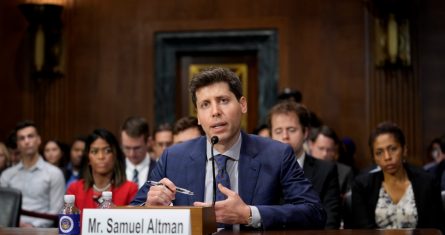 El director general de la firma OpenAI, Sam Altman, habla durante una audiencia sobre Inteligencia Artificial de la Subcomisión Judicial del Senado sobre Privacidad, Tecnología y la Ley el martes 16 de mayo de 2023, en el Capitolio, en Washington, D.C. Foto: Patrick Semansky, AP