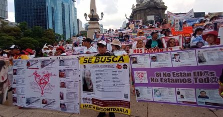 Bajo la consigna "No conocemos fronteras para buscarles" y "Hasta encontrarles", nuevamente madres que buscan a sus hijos e hijas tomaron las calles de la Ciudad de México en la XII Marcha de la Dignidad de Madres Buscando.