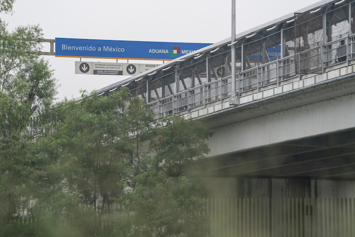 Un letrero con la leyenda "Bienvenido a México" en Reynosa, México, visto desde Hidalgo, Texas, el jueves 4 de mayo de 2023.