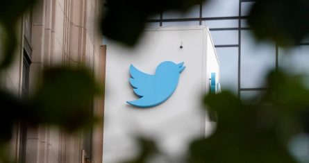 Un logotipo de Twitter en las oficinas de la compañía en San Francisco, el 8 de diciembre de 2022.