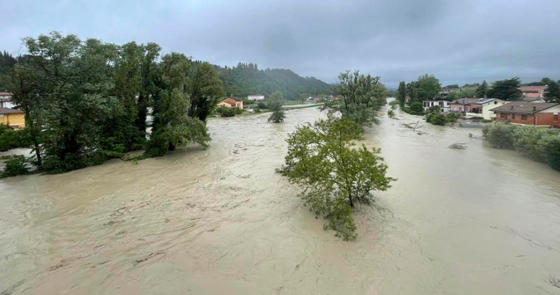 Una vista del Río Savio desbordado en Cesena, Italia, el miércoles 17 de mayo de 2023.