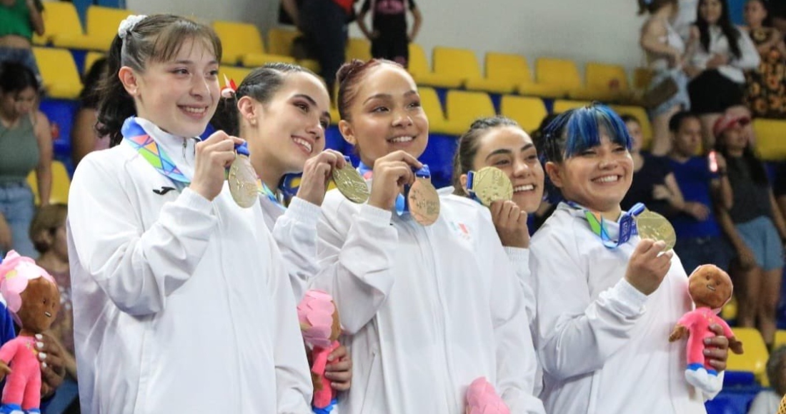 El equipo mexicano, conformado también por Ahtziri Sandoval, Cassandra Loustalot, Natalia Escalera y Paulina Campos, triunfó con 156.800 puntos, muy por encima de los 146.800 de Panamá, que se llevó la plata y de Colombia, bronce con 142.700. Foto: CONADE