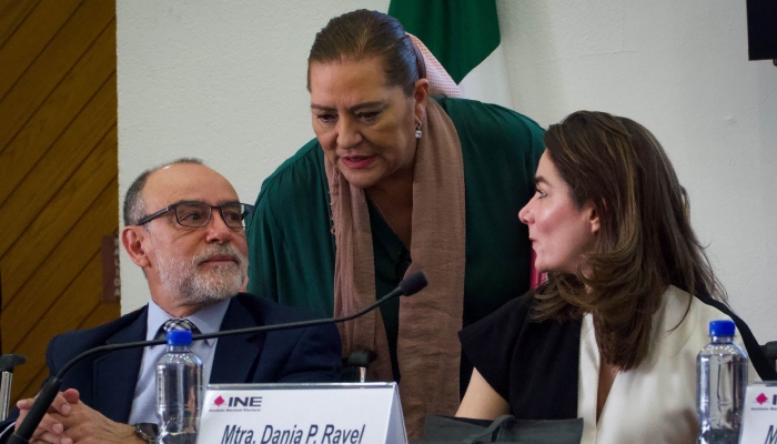 Jaime Rivera, Guadalupe Taddei y Dania P. Ravel, durante la conferencia a medios en el INE. Foto: Rogelio Morales Ponce, Cuartoscuro