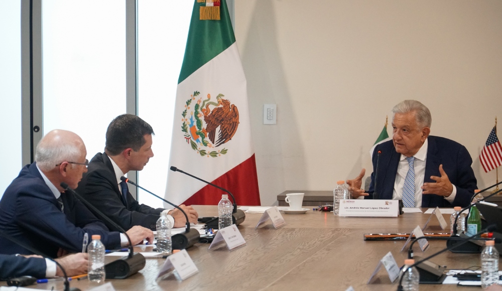 El Presidente López Obrador explicó que el diálogo con Pete Buttigieg, titular de la Secretaría de Transporte estadounidense, se llevó a cabo de manera respetuosa y propositiva. Foto: Andrés Manuel López Obrador, tomada de su cuenta de Twitter