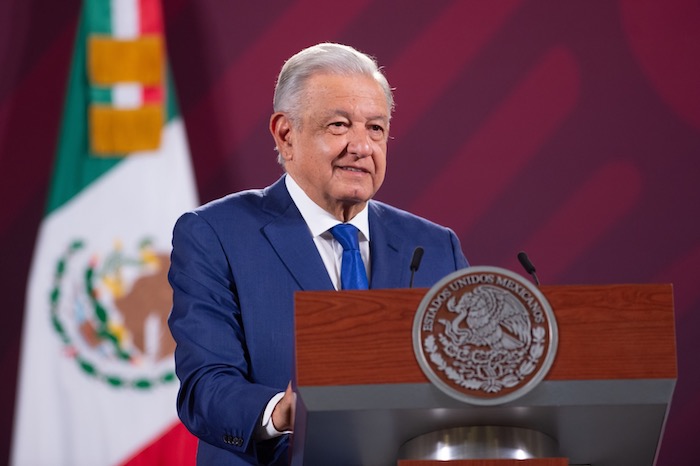 El Presidente Andrés Manuel López Obrador aseguró que la selección de la o el candidato presidencial de la oposición es un proceso relacionado "con la élite del poder económico y político", ya que se realiza una serie de consultas con la "cúpula" de ambos sectores.