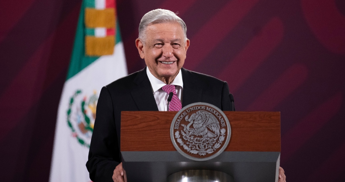 El Presidente Andrés Manuel López Obrador evitó hablar la mañana de este jueves sobre si las y los aspirantes a la candidatura presidencial de Morena deben presentar su renuncia definitiva o simplemente solicitar licencia al cargo que ostentan, con la finalidad de que se enfoquen en la contienda interna con miras a las elecciones del 2024.