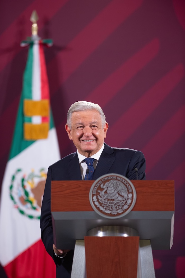 El Presidente Andrés Manuel López Obrador volvió a hablar de la forma en que se ha agrupado la oposición en los últimos procesos electorales con la finalidad de obtener el poder.