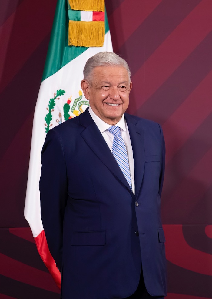 El Presidente Andrés Manuel López Obrador dijo la mañana de este miércoles que es posible que estos días presenten sus renuncias quienes aspiran a la candidatura presidencial de Morena rumbo a la elección del 2024, pues el proceso interno de selección ya inició.