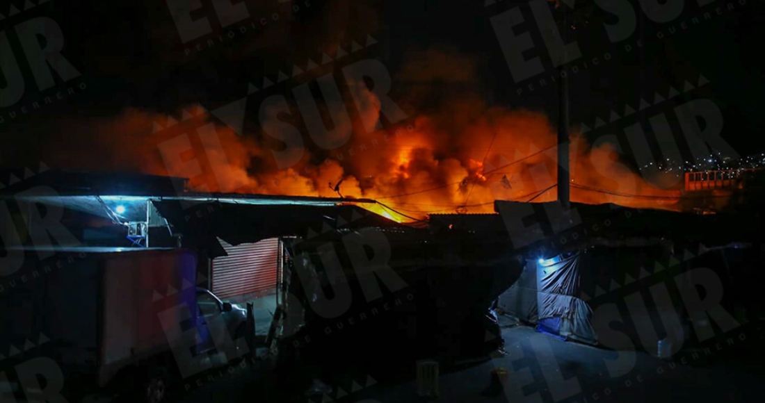 Locatarios del Mercado Central de Acapulco perdieron más de 570 locales por un incendio en las instalaciones. Foto: Carlos Carbajal y Aurora Harrison, El Sur