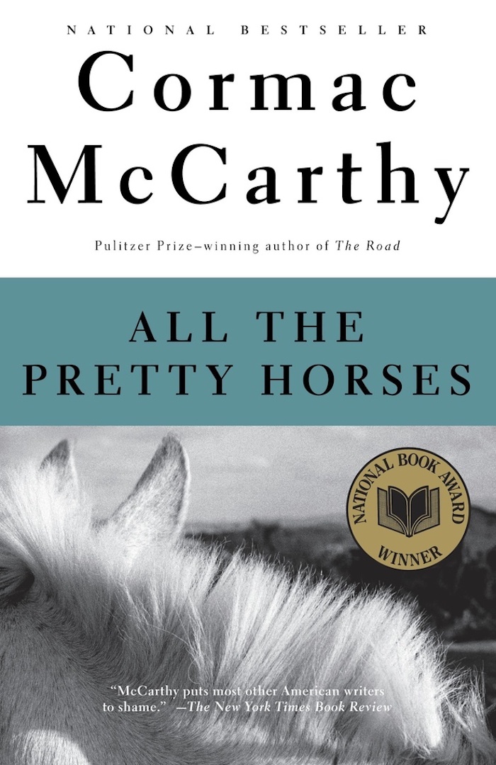 Esta fotografía de cubierta difundida por la editorial Knopf muestra el libro "All the Pretty Horses" de Cormac McCarthy.