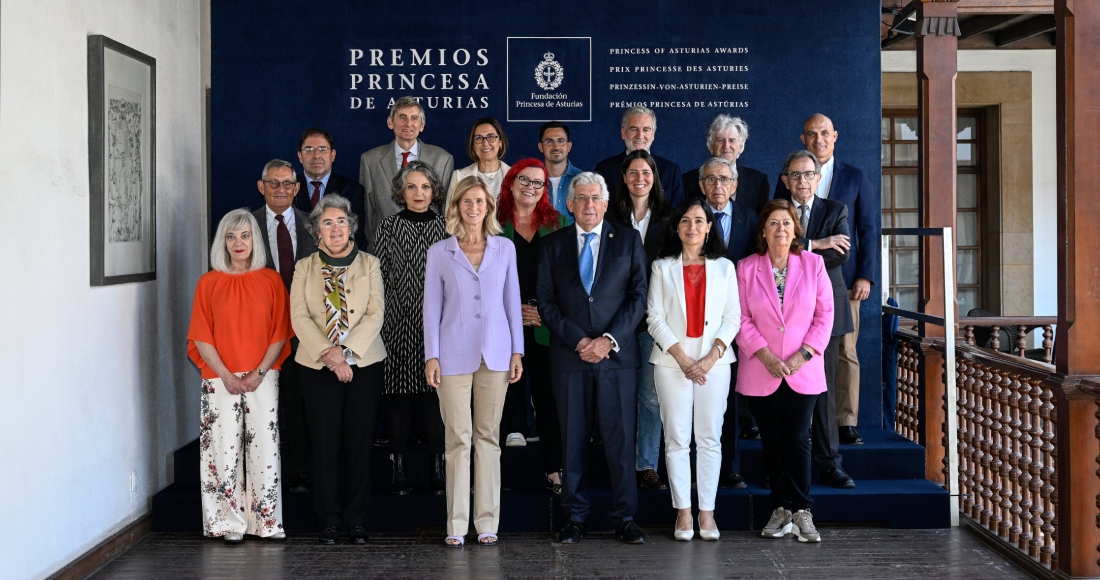 Los biólogos estadounidenses Jeffrey Gordon, Peter Greenberg y Bonnie Bassler ganaron el premio Princesa de Asturias de Investigación Científica y Técnica de 2023.