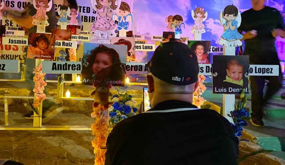 Familias y ciudadanos de Hermosillo, Sonora, se reunieron en vigilia para conmemorar el incendio en la Guardería ABC, a 14 años de la tragedia. Foto: Proyecto Puente