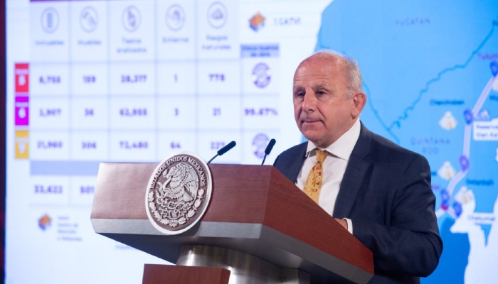 El director del Instituto Nacional de Antropología e Historia (INAH), Diego Prieto Hernández, anunció el hallazgo de una escultura de una deidad de la muerte durante las labores de excavación del Tren Maya. Foto: Gobierno de México