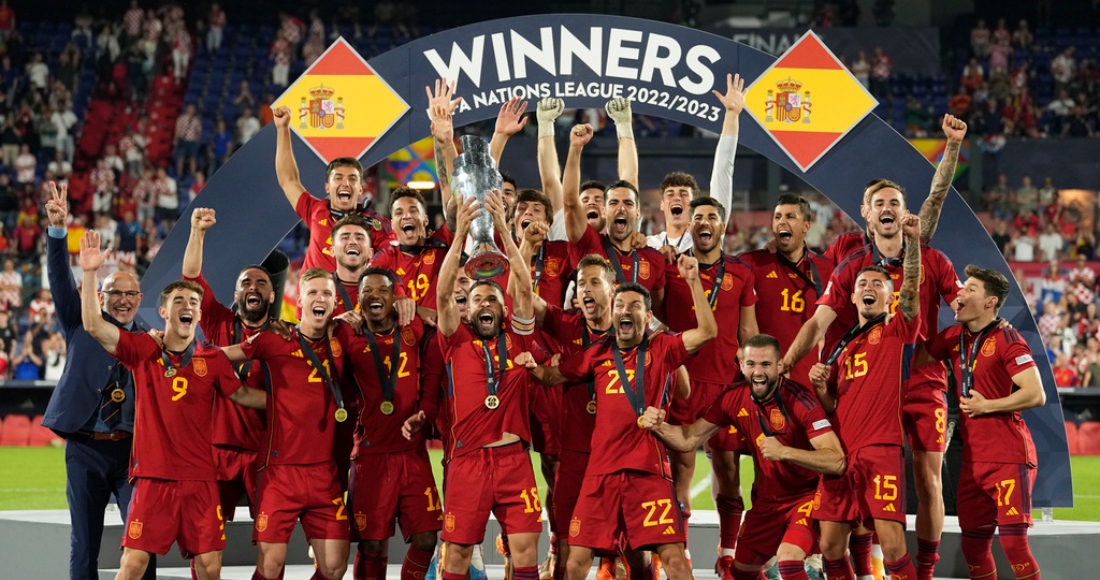 Los jugadores de España tras derrotar a Croacia en una tanda de penales en la final, el domingo 18 de junio de 2023, en Róterdam, Holanda.