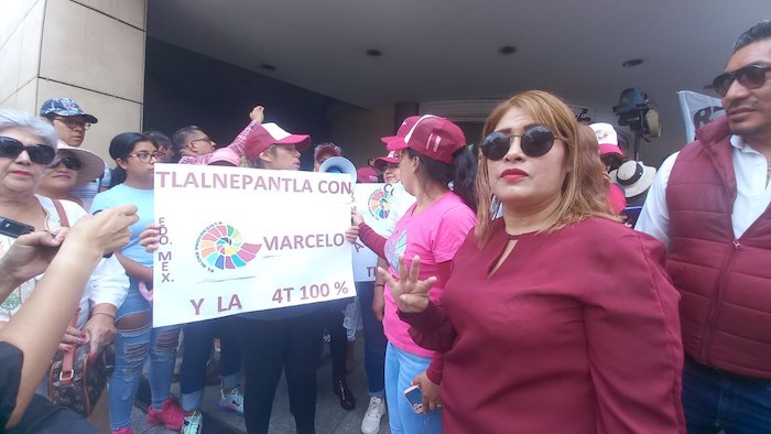 Militantes de Morena de Tlalnepantla mostraron su apoyo a Marcelo Ebrard.