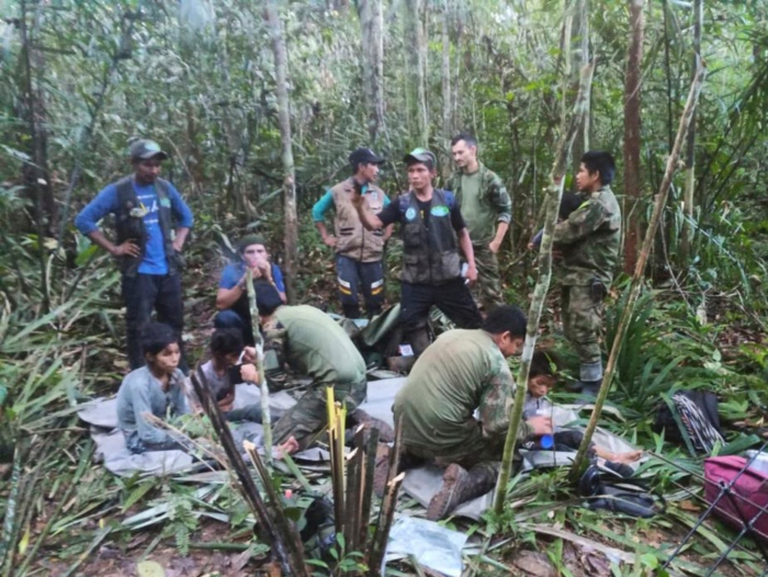 Niños sobrevivientes a la Selva en Colombia