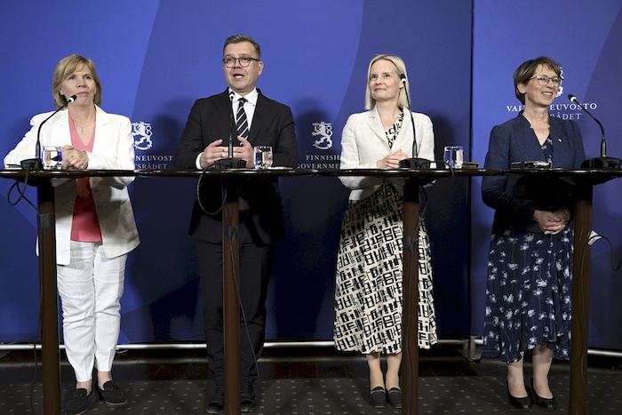 Izquierda a derecha, la presidenta del Partido Popular Sueco de Finlandia, Anna-Maja Henriksson; el presidente del Partido Coalición Nacional, Petteri Orpo; la presidenta del Partido Los Finlandeses, Riikka Purra, y la presidenta del Partido Demócrata Cristiano, Sari Essayah, anuncian el programa del nuevo Gobierno en Helsinki, Finlandia, 15 de junio de 2023.