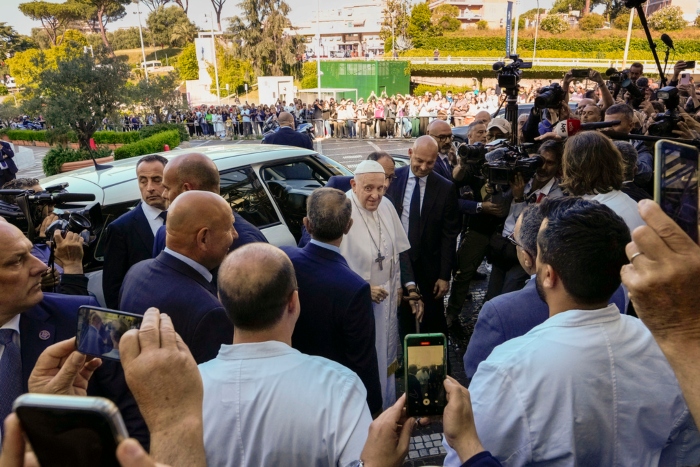 El Papa Francisco se recupera de operación