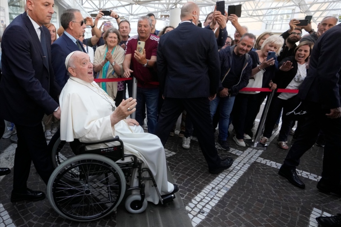 El Papa Francisco se recupera de operación