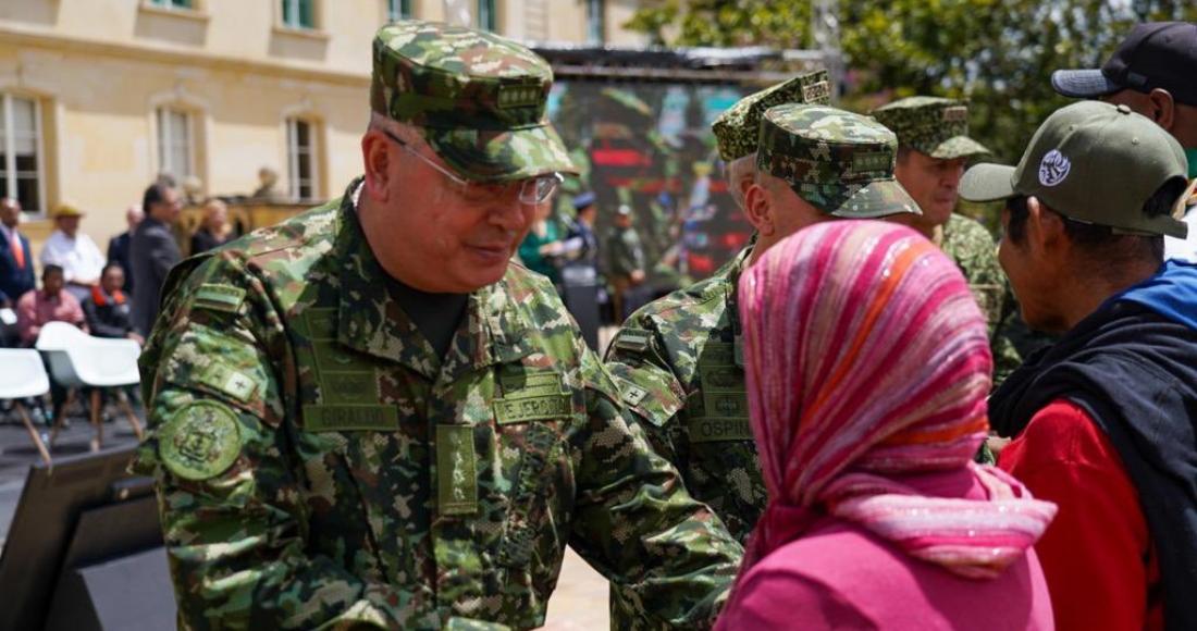 Durante el acto realizado en la Plaza de Armas de la Casa de Nariño, el Presidente de Colombia, Gustavo Petro, señaló que el rescate de los cuatro menores de edad fue posible a través de las labores conjuntas entre elementos del Ejército, la Fuerza Aérea y comunidades indígenas. Foto: Fuerzas Militares de Colombia