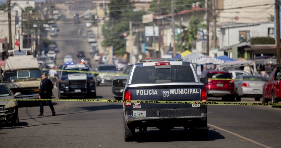 Elementos de la Policía Municipal encontraron siete cuerpos en una camioneta, abandonada en un estacionamiento de Tijuana, Baja California. Omar Martínez Noyola, Cuartoscuro