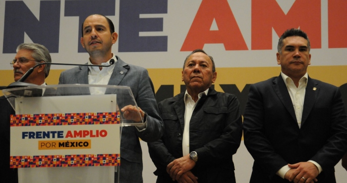 Marko Cortés, dirigente del PAN, durante su participación en la conferencia.