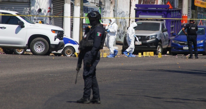 Fueron abatidos dos hombre en un taxi durante una persecución con policías estatales de Acapulco.