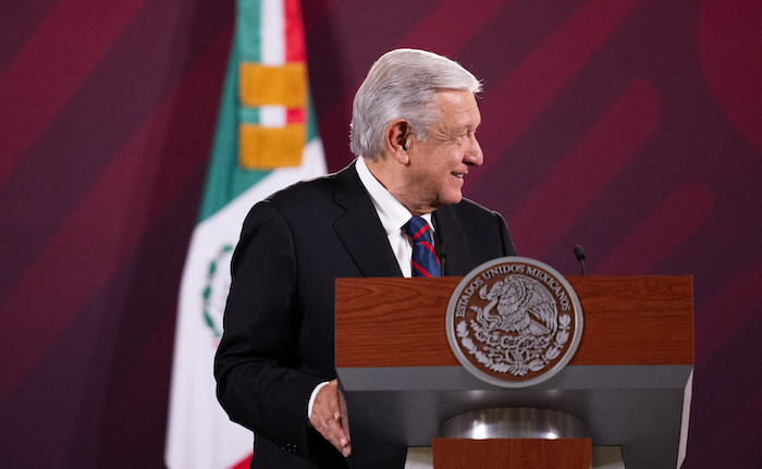 Andrés Manuel López Obrador, Presidente de México, reveló la mañana de este miércoles que ya se firmó un convenio con la empresa ferroviaria Kansas City Southern (KCS), mejor conocida actualmente como Canadian Pacific Kansas City (CPKC), para la construcción del tren de pasajeros México-Querétaro.