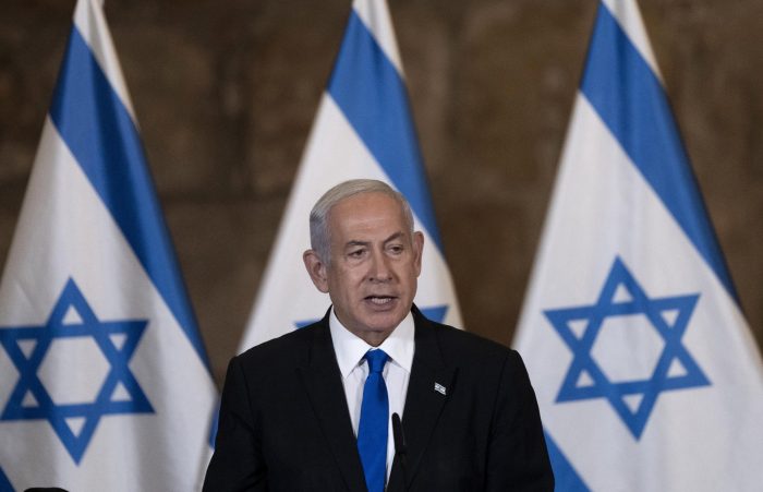 El Primer Ministro israelí Benjamin Netanyahu habla durante una reunión semanal del Gabinete en la Vieja Ciudad de Jerusalén, el domingo 21 de mayo de 2023.