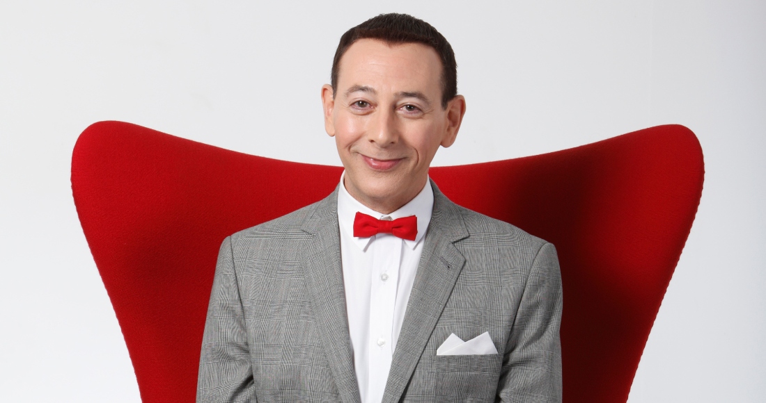 El actor Paul Reubens caracterizado como Pee-wee Herman posa para un retrato para promover la obra de teatro "The Pee-wee Herman Show", el 7 de diciembre de 2009, en Los Ángeles.