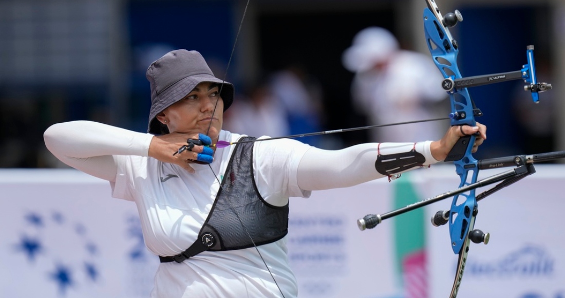 La mexicana Alejandra Valencia disputa la final individual de arco recurvo ante la colombiana María Rendón en los Juegos Centroamericanos y del Caribe en San Salvador el jueves 6 de julio de 2023.