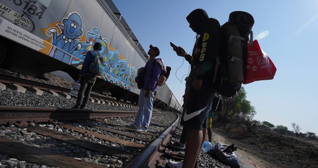 Organizaciones de derechos civiles explican algunos casos en que las personas migrantes indocumentadas en Florida, Estados Unidos, podrían enfrentar problemas con la Ley SB 1718, la cual entró en vigor el 1 de julio. Foto: Marco Ugarte, Archivo, AP