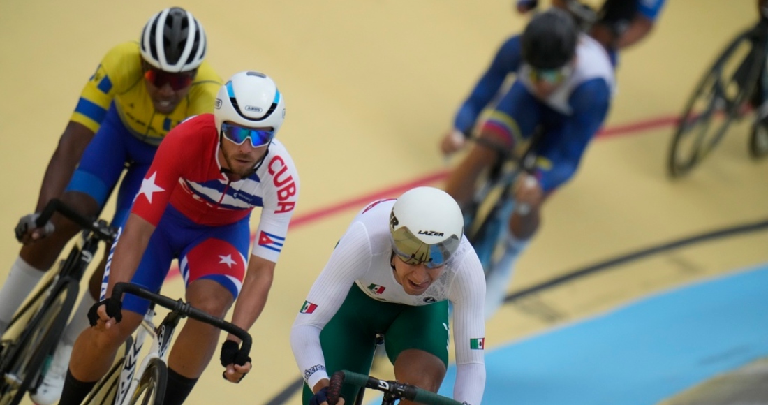 Los hombres disputan la prueba del madison en el ciclismo de los Juegos Centroamericanos y del Caribe en San Salvador, el domingo 2 de julio de 2023.