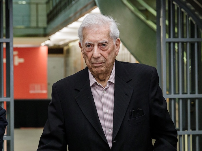 El escritor Mario Vargas Llosa participa en el ciclo "El fuego de la imaginación".