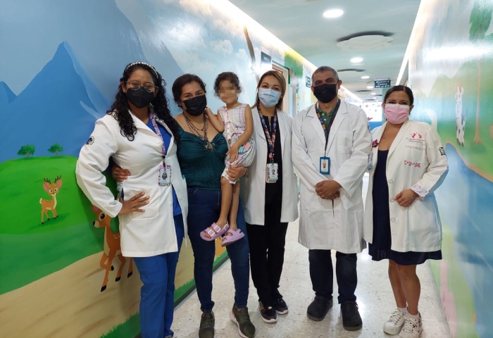 Niña de 4 años fue herida por bala perdida, en Guerrero; médicos del IMSS la salvan. Foto: IMSS