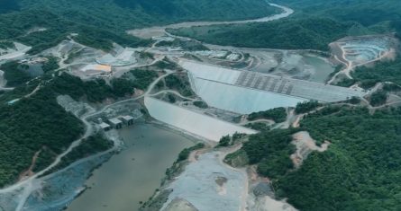 López Obrador compartió en sus redes sociales que entre sus funciones, la presa Santa María regará más de 20 mil hectáreas, mientras que el acueducto de Picachos abastecerá de agua a nueve comunidades. Foto: Andrés Manuel López Obrador, captura de pantalla de video